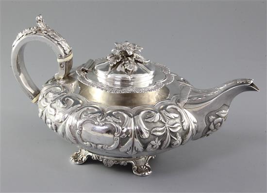 A good William IV Irish silver teapot by Richard Sawyer, gross 31.5 oz.